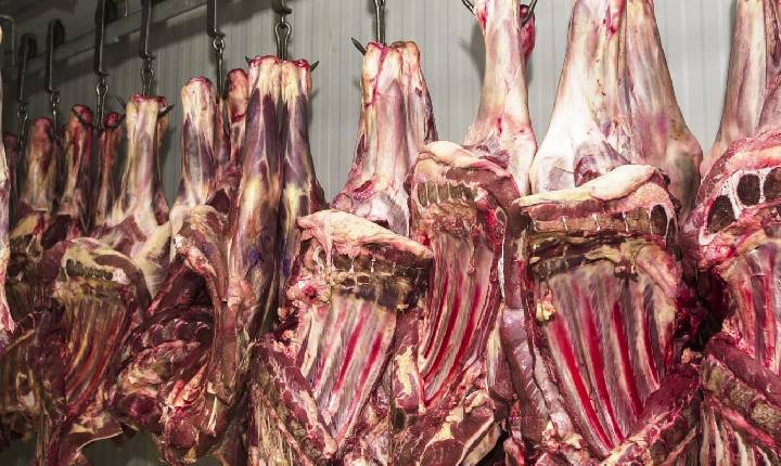 China suspende três frigoríficos brasileiros após irregularidades