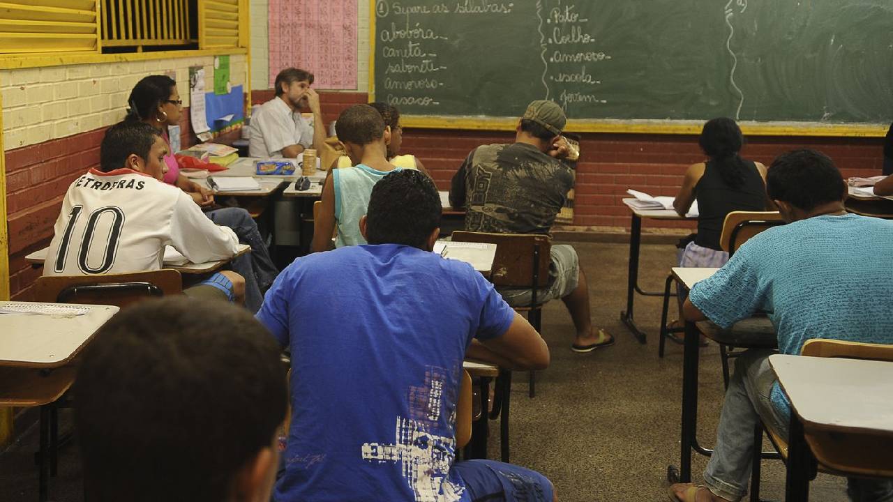 Governo paga R$ 12 mil a projetos para jovens em áreas vulneráveis