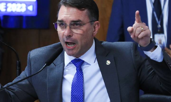 Missão pede investigação sobre filiação falsa de Flávio ao partido