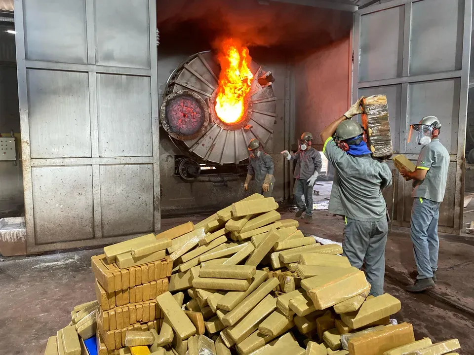 Duas toneladas de drogas são incineradas pela Polícia Civil de Apucarana