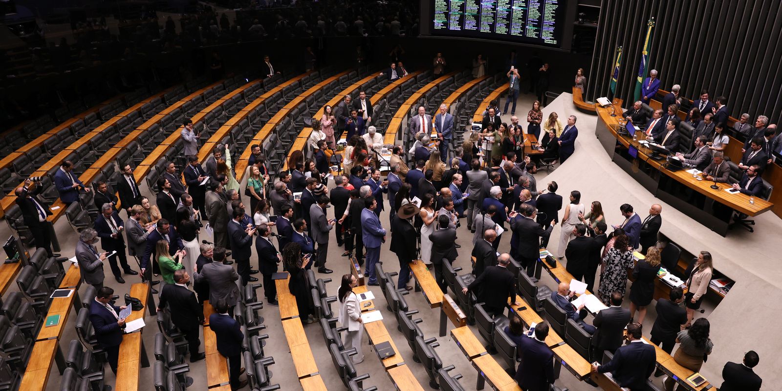 Congresso derruba veto de Lula e mantém PL da Dosimetria